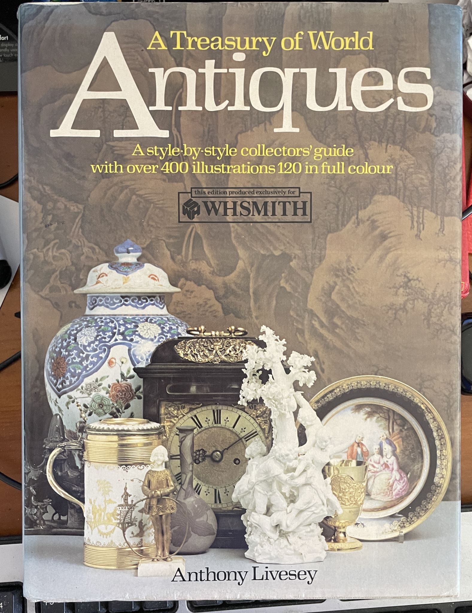 A Treasure of world Antiques A-style-by-style collectors' guide 400illustrations